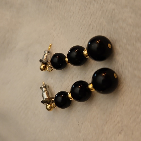 3/$30 Vintage 1990s Black and Gold Beaded Drop Earrings - Picture 3 of 3